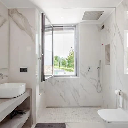 Villa Design With Pool - Maggiore
